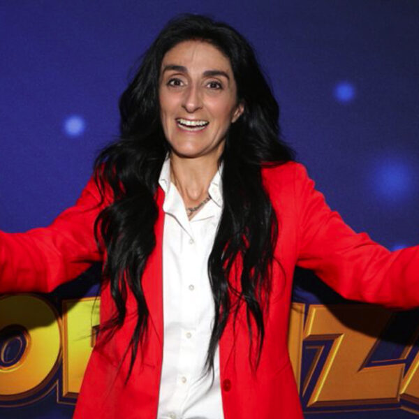 Bárbara Torres sufre accidente que la deja usando muletas