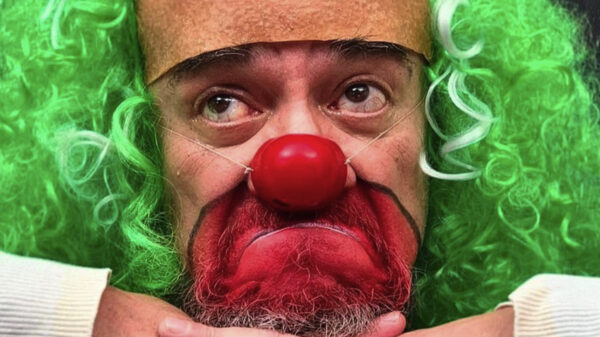 Tunden en redes a Víctor Trujillo tras disculpa que ofreció por su personaje “Brozo”