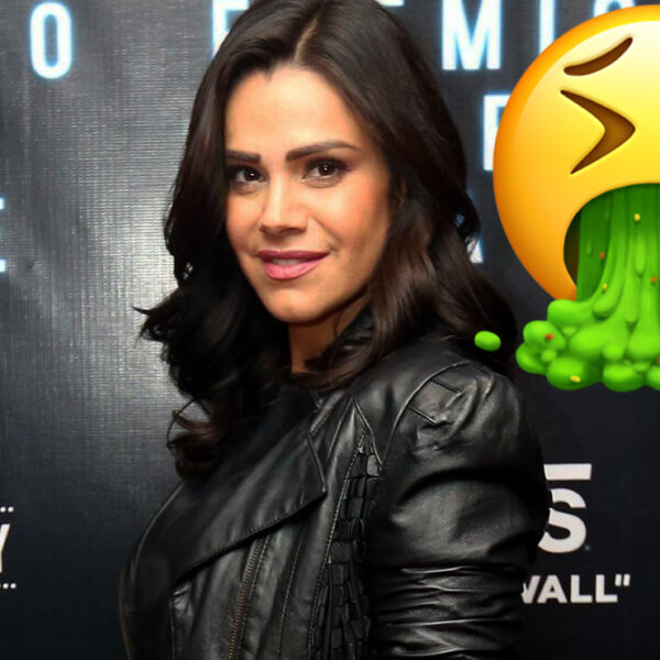 Brota gusano del cachete de Luz Elena Gonzales