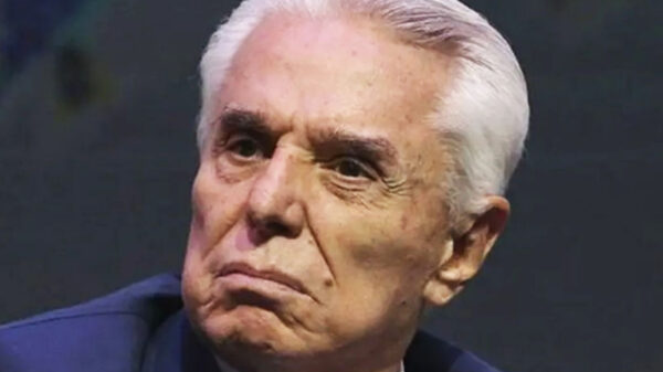 Enrique Guzmán furioso por no recibir segunda dosis de la vacuna  