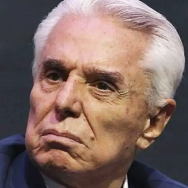 Enrique Guzmán furioso por no recibir segunda dosis de la vacuna  