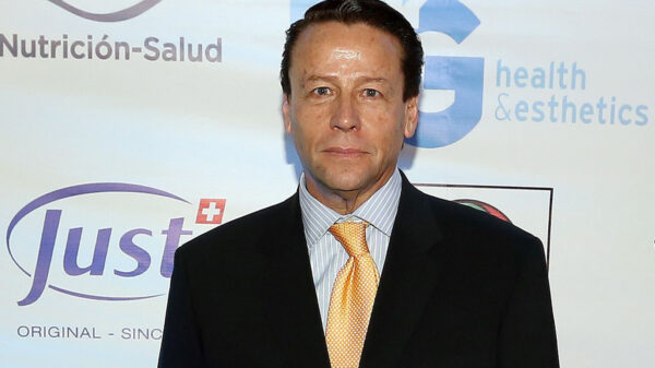 Alfredo adame defiende a ‘El Cirujano de las Estrellas’ y amenaza a Cynthia Klitbo