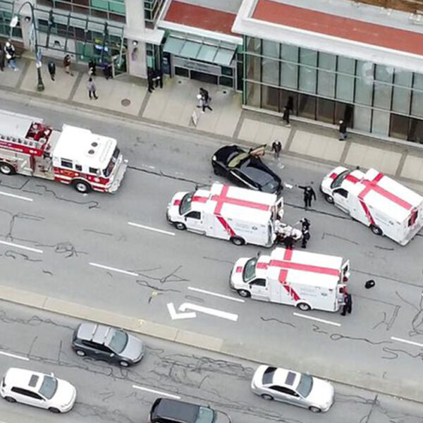 Demente acuchilla a usuarios de una biblioteca