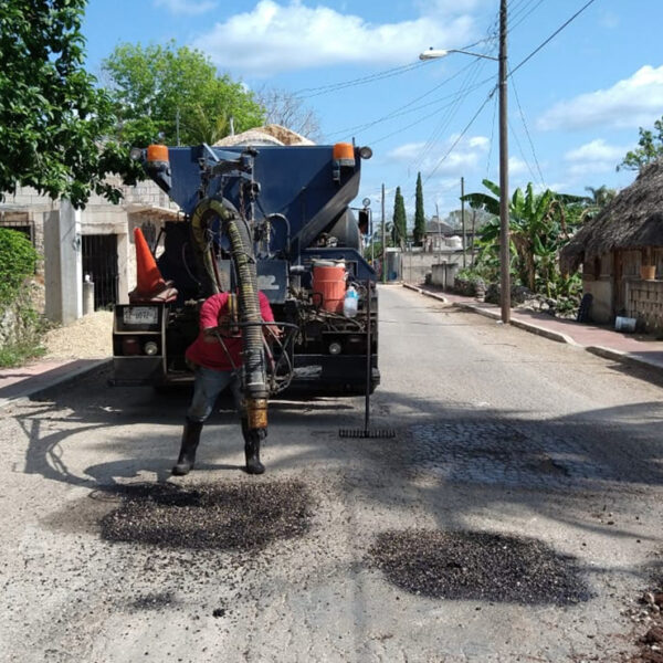 Gracias a buen clima, bachean calles de Kantunilkín