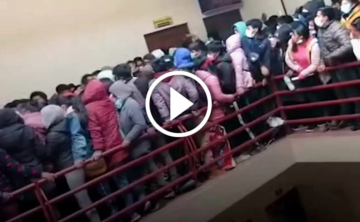 Video: Se rompe baranda en una universidad de Bolivia y caen estudiantes de un cuarto piso; muerenVideo: Se rompe baranda en una universidad de Bolivia y caen estudiantes de un cuarto piso; mueren
