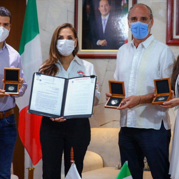 Tiende gobierno de Cancún puente con Nápoles, Italia