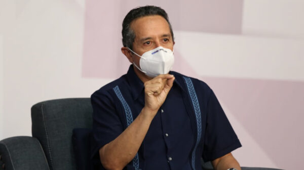 La vacunación disminuirá el riesgo de contagios, pero no debemos relajar medidas y hábitos: Carlos Joaquín