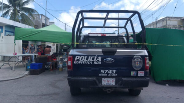 Cancún: Ejecutan a balazos a un hombre en tianguis 