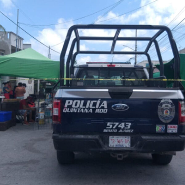 Cancún: Ejecutan a balazos a un hombre en tianguis 