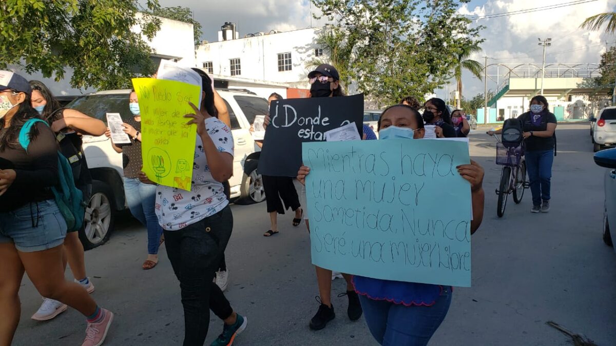 Manifestación pacífica de colectivos feministas en Cozumel