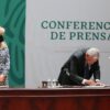 Firman AMLO y gobernadores pacto por la democracia