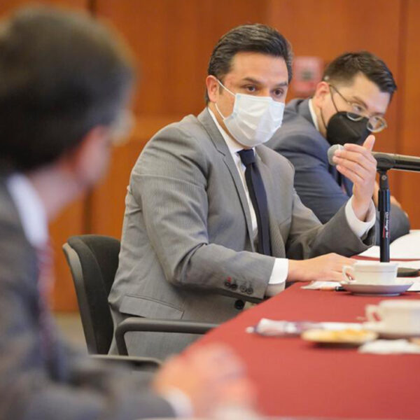 Trabajadores mexicanos en el extranjero, podrán contar con IMSS