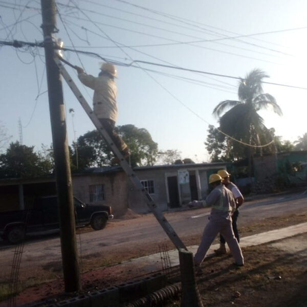 Incendio en tendido eléctrico causa alarma en Kantunilkín