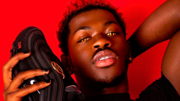 Lil Nas X lanza tenis con "sangre humana"