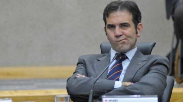 Lorenzo Córdova en la mira, piden juicio político para él