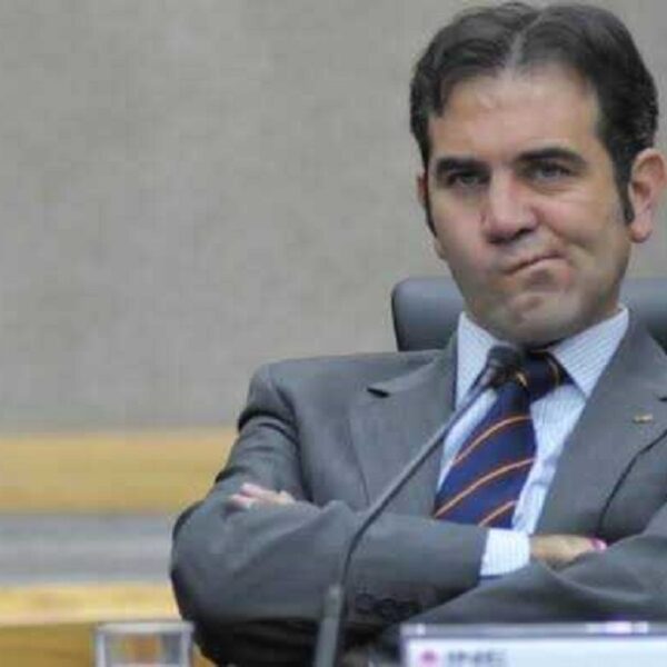 Lorenzo Córdova en la mira, piden juicio político para él