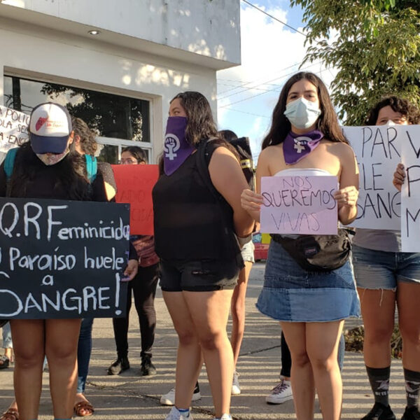 Manifestación pacífica de colectivos feministas en Cozumel