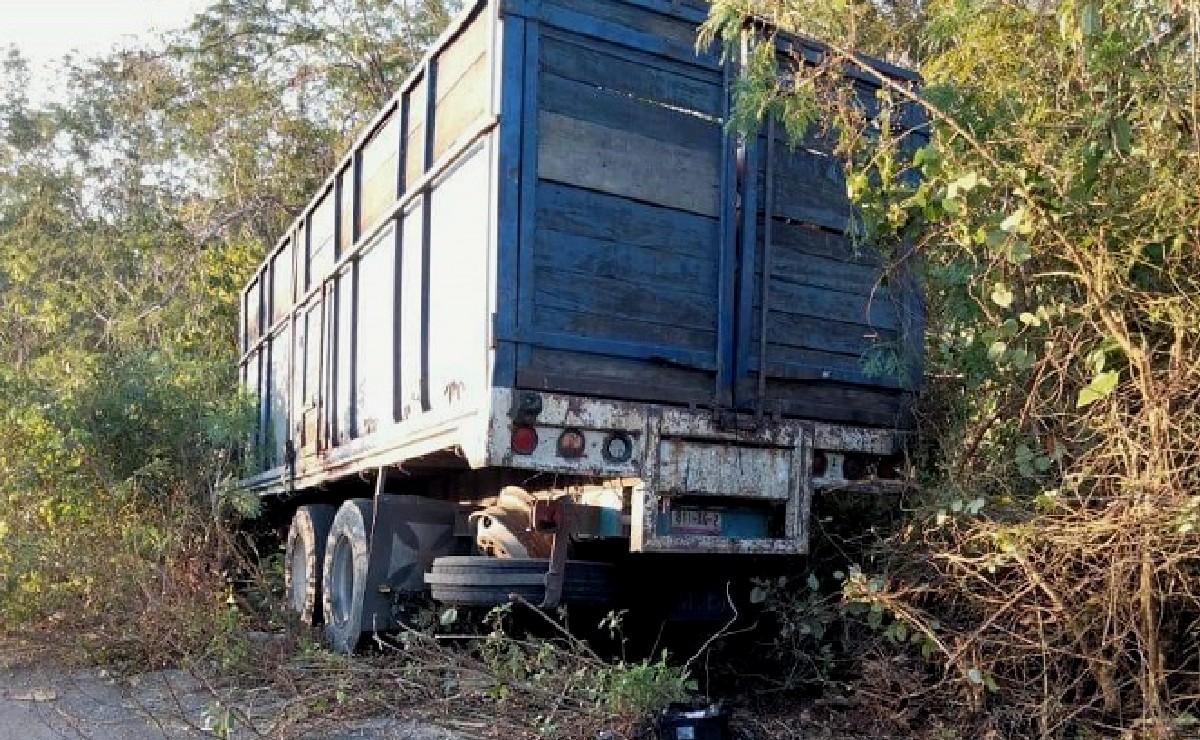 Muere conductor tras invadir carril contrario y chocar con dos vehículos en Chemax