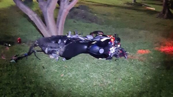 Motopatrullero se estrella en Cancún