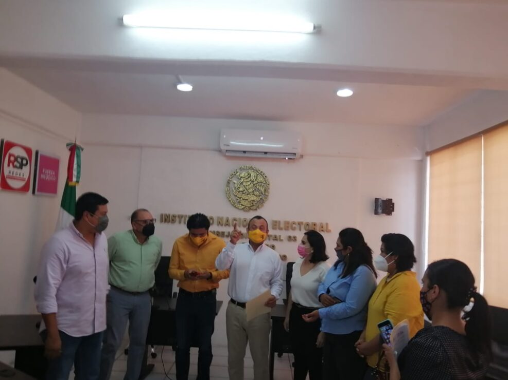 Eloy Peniche Ruiz se registró ante el INE por el Distrito 03