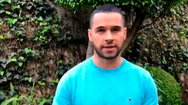 Tras estar en la cárcel, Eleazar Gómez reaparece en las redes sociales