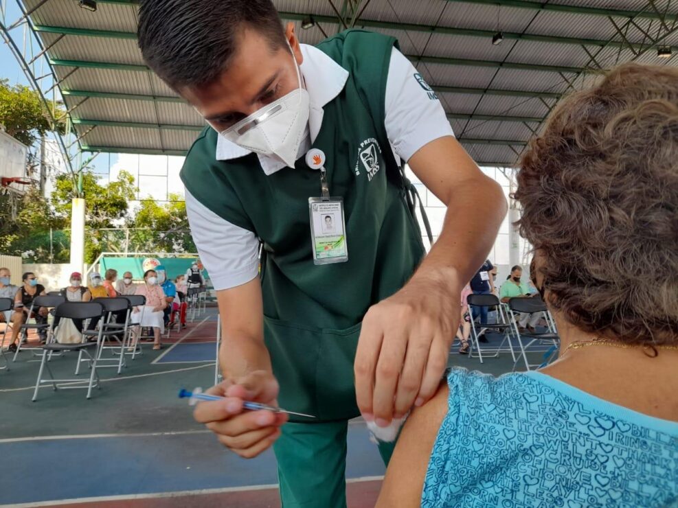 2 Mil 260 vacunas covid-19 se han aplicado a adultos mayores en Cancún