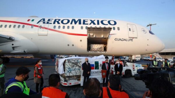 Llegan a CdMx vacunas de Pfizer-BioNTech y Sputnik-V