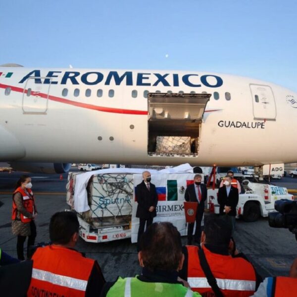 Llegan a CdMx vacunas de Pfizer-BioNTech y Sputnik-V