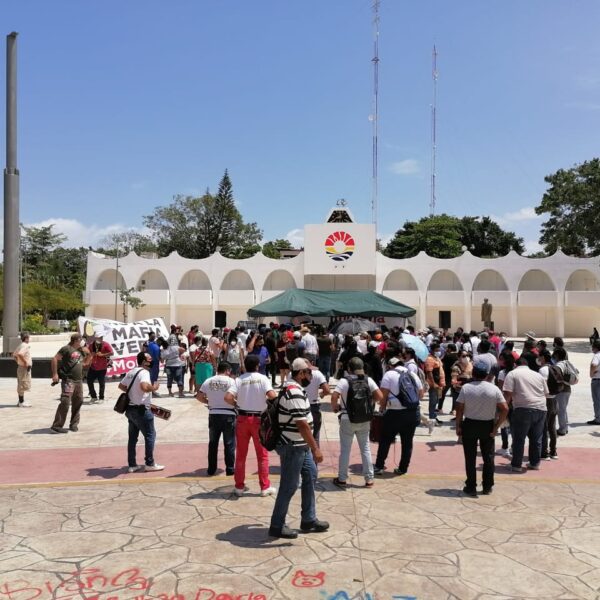 Protestan morenistas en demanda que se disuelva la coalición con el Partido Verde.