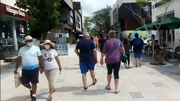 Aumenta la actividad turística en la Quinta Avenida.