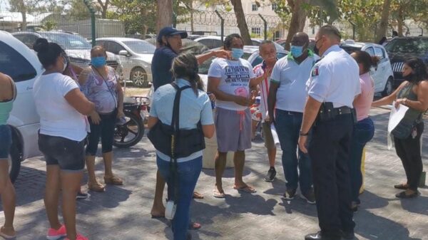 Accede Ayuntamiento a modificar proyecto de remodelación en Puerto Juárez.