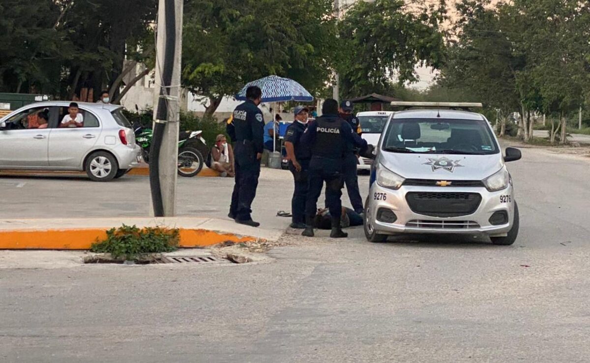 Encarcelan a cuatro policías de Tulum por feminicidio de Victoria; la mujer sufrió fractura de columna debido a la fuerza bruta durante su detención.