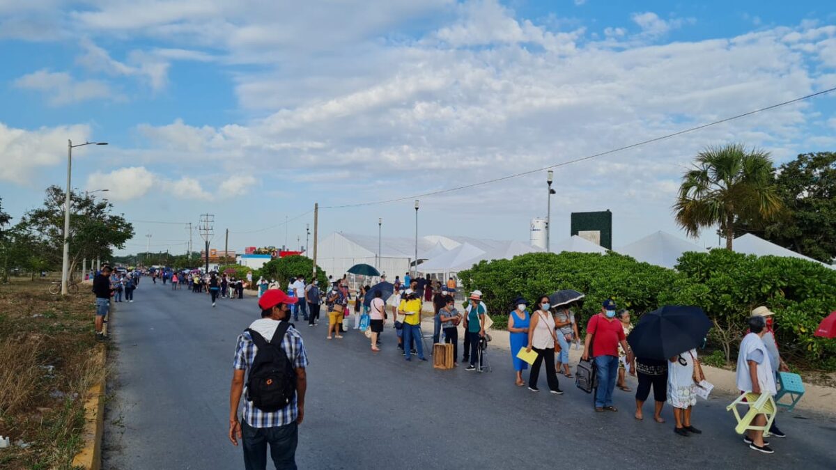 En Cancún inició la vacunación en adultos mayores contra Covid; se instalaron módulos en el Hospital General y el domo “Jacinto Canek”.