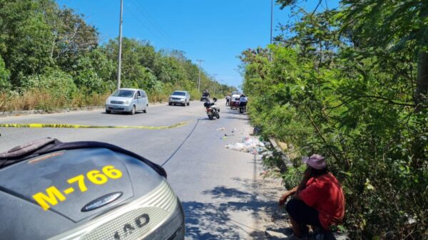 Video: Combi arrolla y mata a un pepenador en el Arco vial de Cancún.
