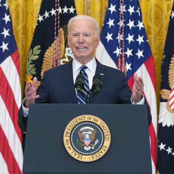 Biden aumenta promesa de vacunas de 100 días