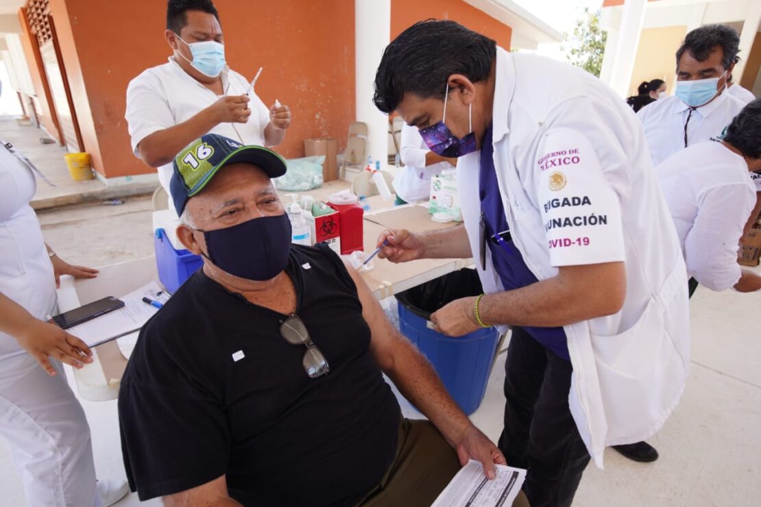 La vacunación disminuirá el riesgo de contagios, pero no debemos relajar medidas y hábitos: Carlos Joaquín