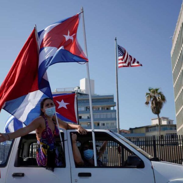 Cubanos exigen el fin del embargo económico de EU