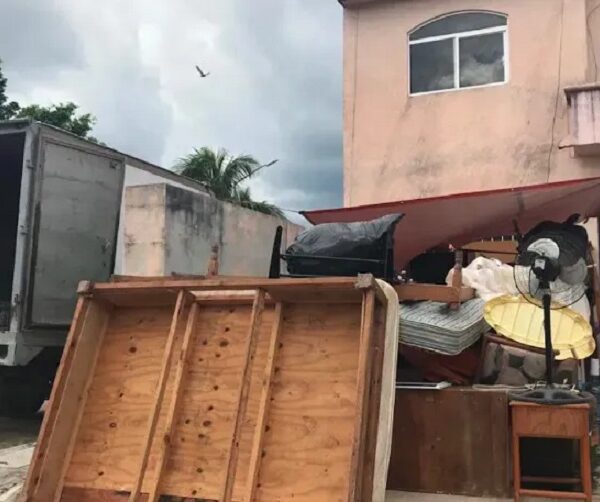 Se suman otras 100 familias a los casos de despojo de viviendas en Cancún.