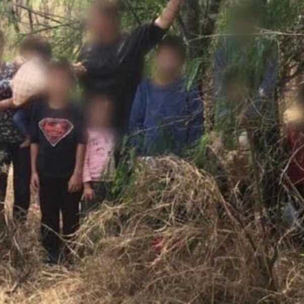 Rescatan a niños y mujeres migrantes cerca del Río Bravo