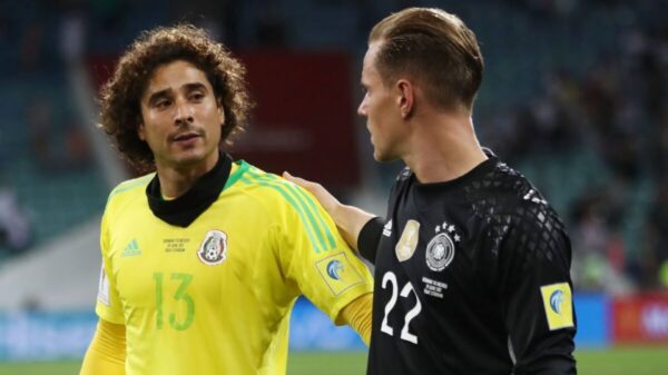 Memo Ochoa invita a Ter Stegen a su casa...