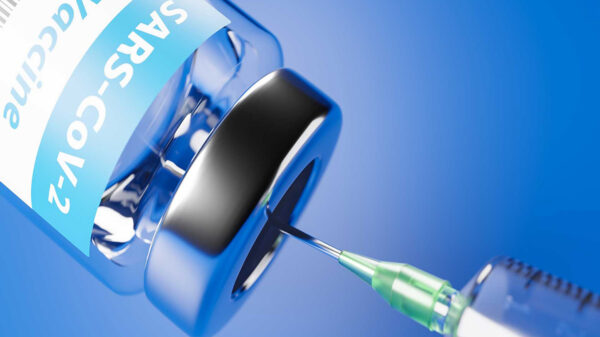 Con la finalidad de alentar a los escépticos de la vacunación contra el Covid-19, ofrecerán tarjetas de regalo y estadías rebajadas en hoteles