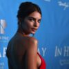 ¡Bien manchada! Emily Ratajkowski muestra cuerpazo postparto