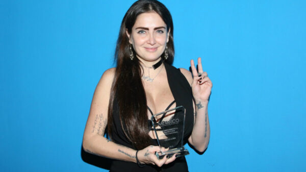 Celia Lora celebra nueva marca de seguidores con poca ropa