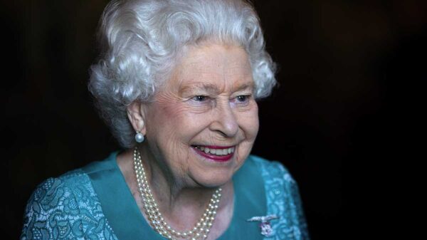 La Reina Isabel II fallece: Mhoni Vidente, predice más tragedia en la familia real británica