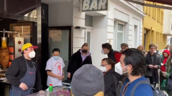 ¡Deliciosos tacos al pastor! Puesto de tacos en Berlín causa furor