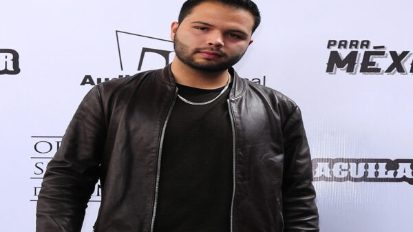 Leonardo Aguilar se hace su primer tatuaje en honor a su abuelita