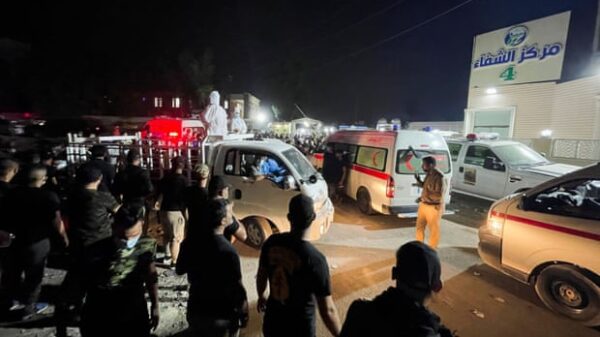 Mueren 82 al incendiarse hospital de Irak que atendía pacientes con Covid.