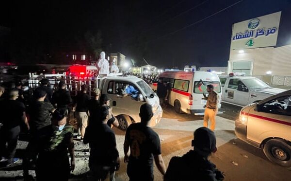 Mueren 82 al incendiarse hospital de Irak que atendía pacientes con Covid.