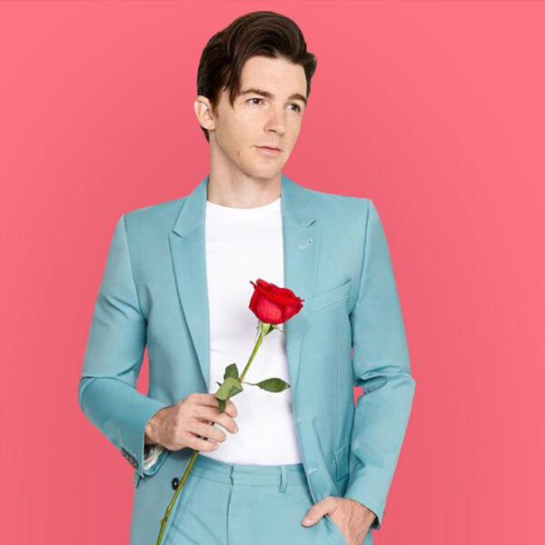 Drake Bell causa furor en redes al cantar en español ‘La camisa negra’