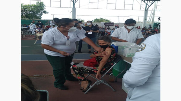 Doña Florinda se habría aplicado segunda vacuna contra Covid-19